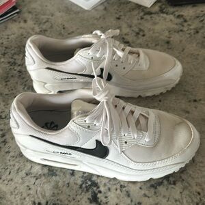 Nike Air Max shoe Woman’s size 8